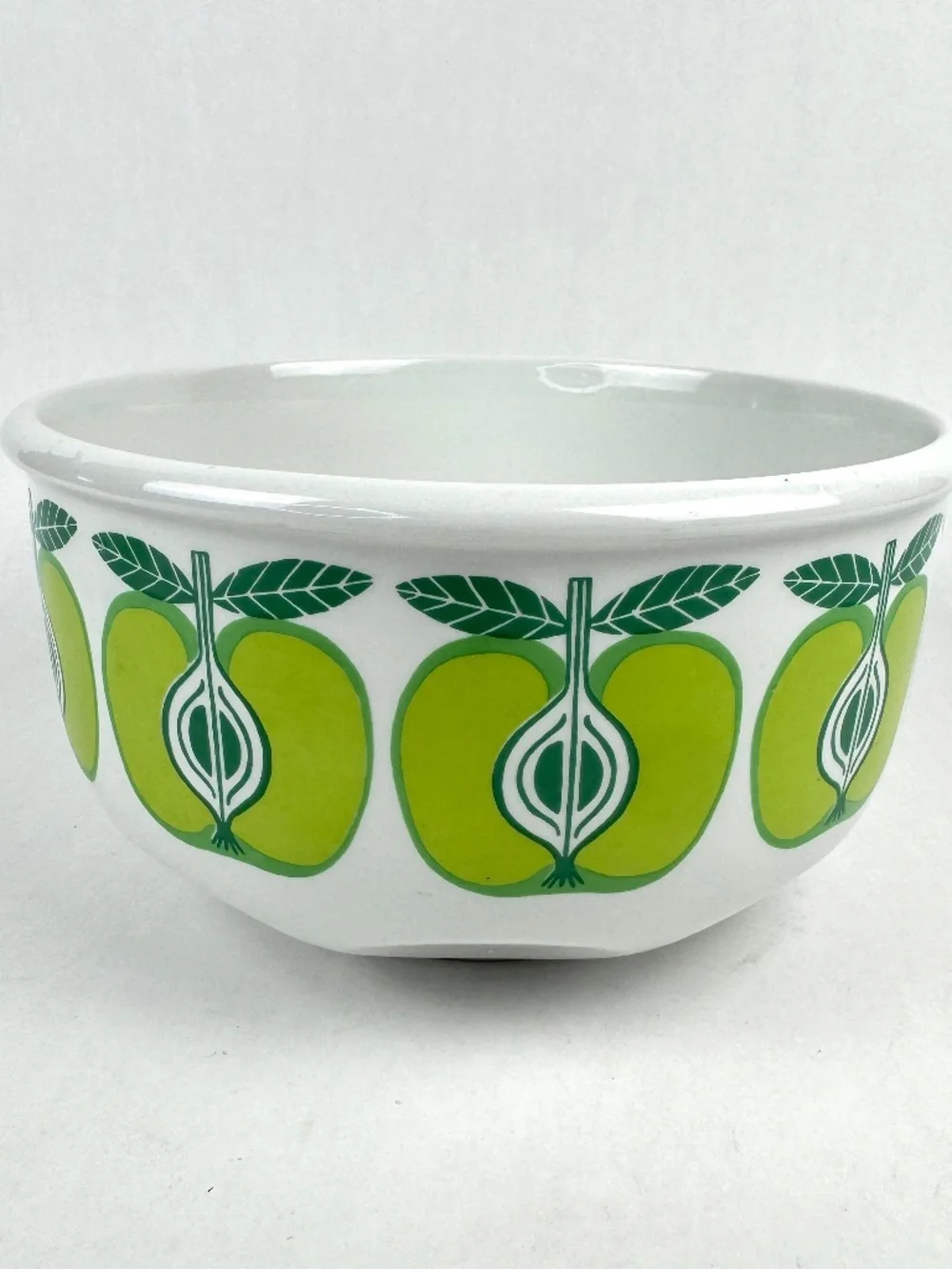 Vintage 1960s Arabia Finland Pomona Green Apple 8.5” Round Vegetable Mixing Bowl